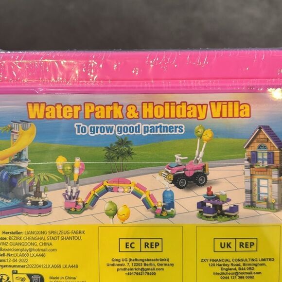 Water Park & Holiday Villa Building Blocks in Storage Box Brand New - Picture 3 of 10